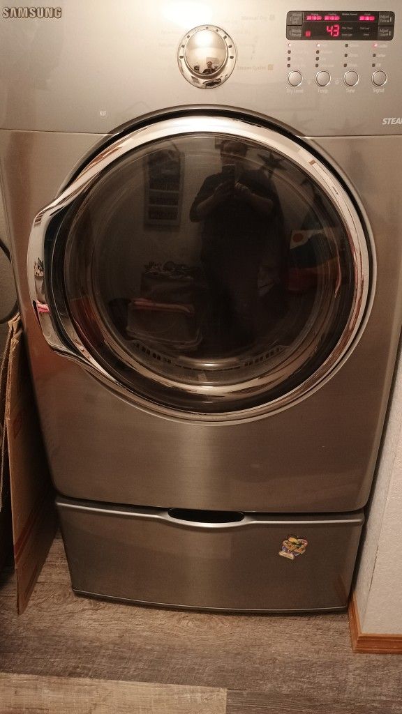 Working Samsung Dryer With Steam And Pedestal