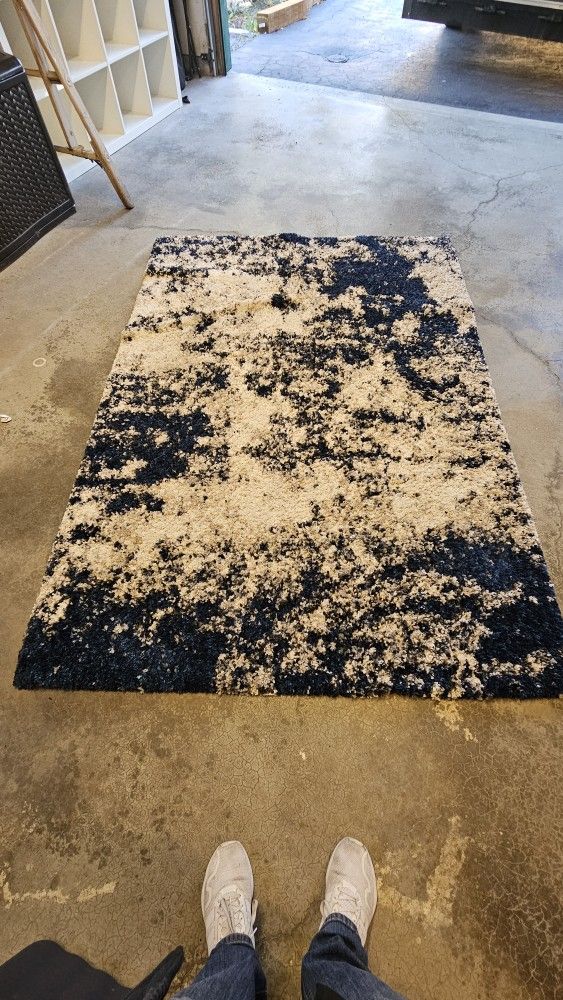 Area Rug - Like New!!