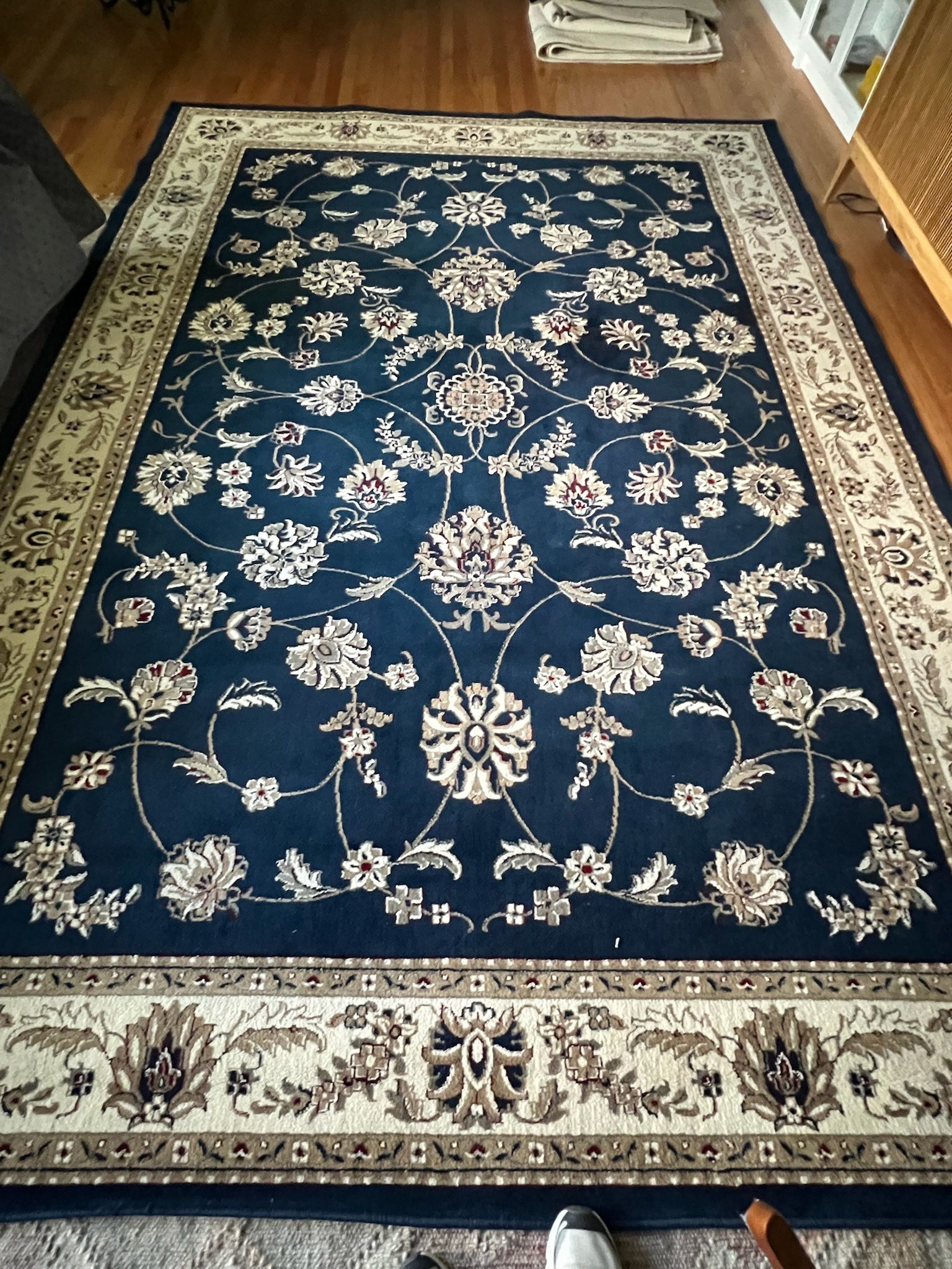 Beautiful Wool Woven Area Rug in VG Condition Very good condition. 92” x 103” Smoke free household