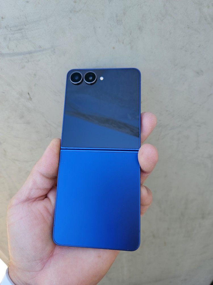 Samsung Galaxy Z Flip 7 Factory Unlocked