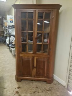 Corner Hutch
