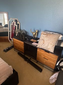 Entertainment center