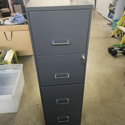 Staples filing cabinet with lock