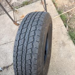 Single Tire BRIDGESTONE DUELER A/T 255/75R17 115T. Has one patch.