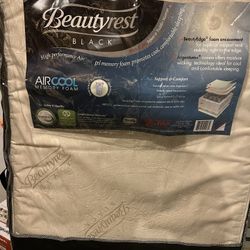 Simmons Kids - Crib Mattress (Almost new)