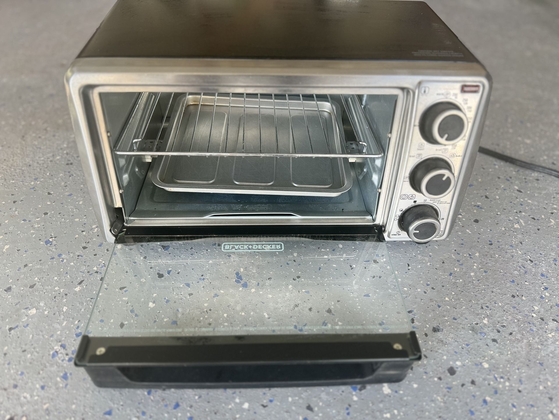 BLACK+DECKER 4-Slice Convection Oven