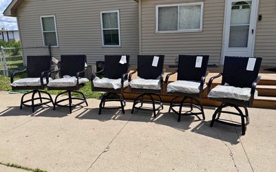 Set of 6 outdoor patio counter height stools barstools with sunbrella seat cushions - NEW