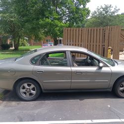 2003 Ford Taurus