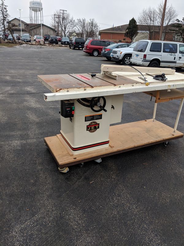 Gold jet series table saw with dust collector for Sale in Belvidere, IL