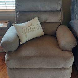 Med Size Recliner 