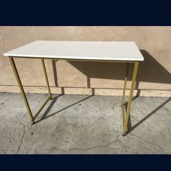 White Desk 