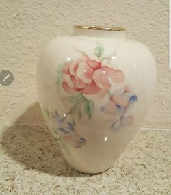 Lenox Decorated 24k Gold Trim Vase made in usa
