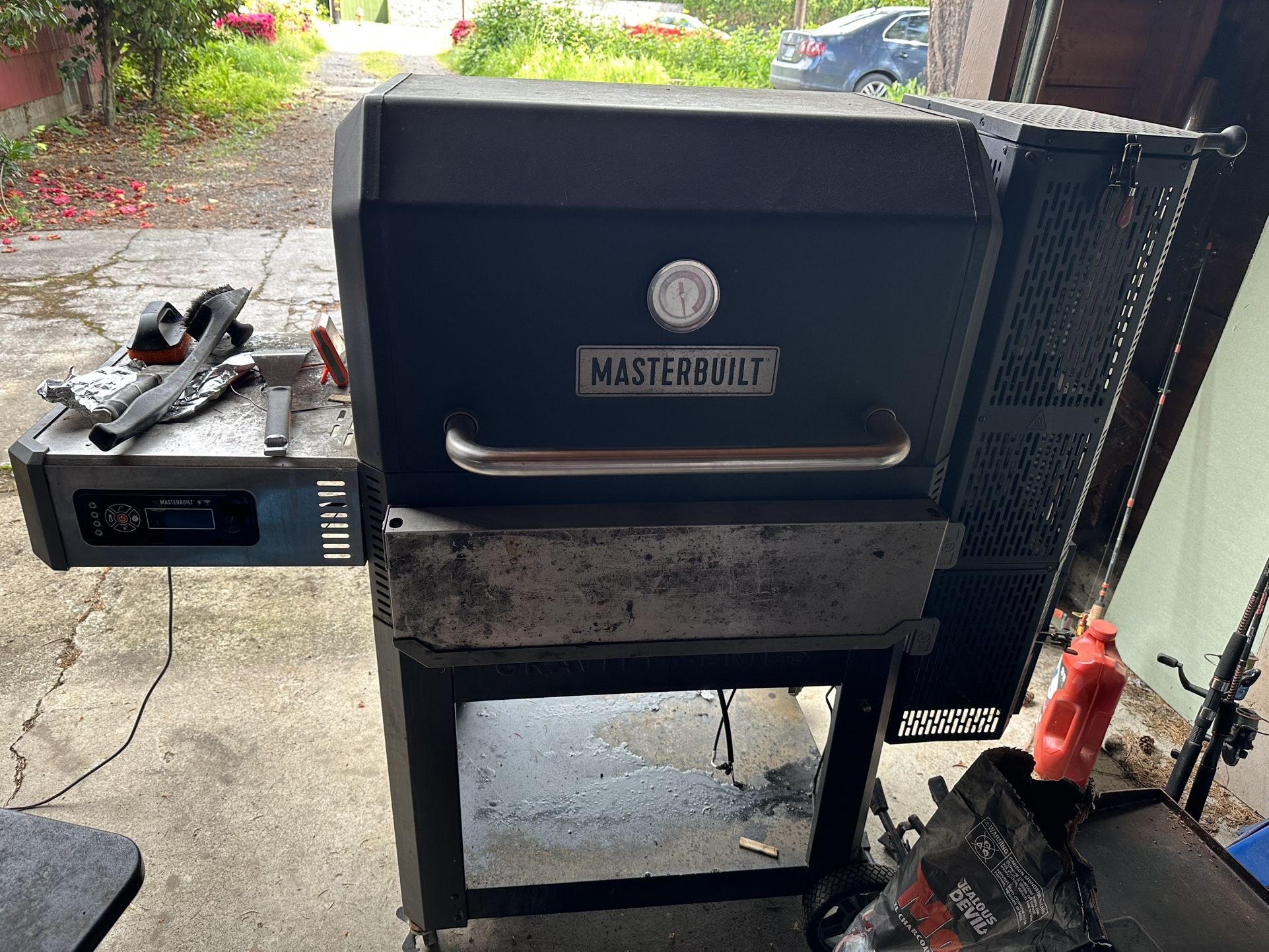 Masterbuilt 1050 Gravity Fed Smoker