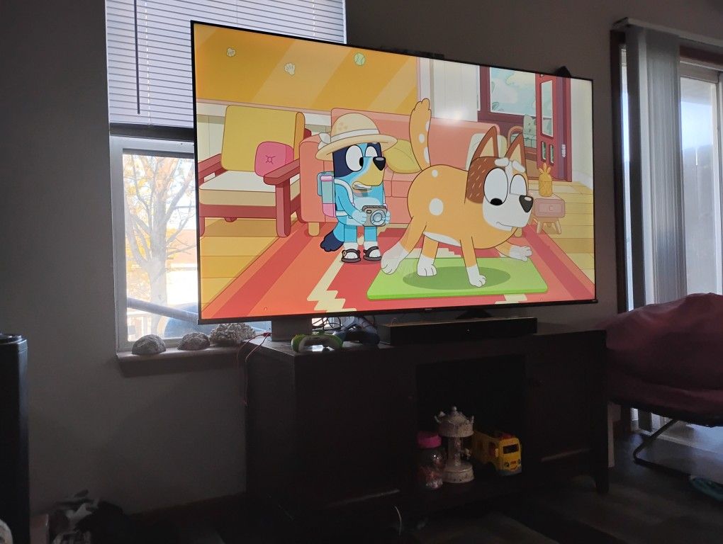 75 In Hisense Smart Tv