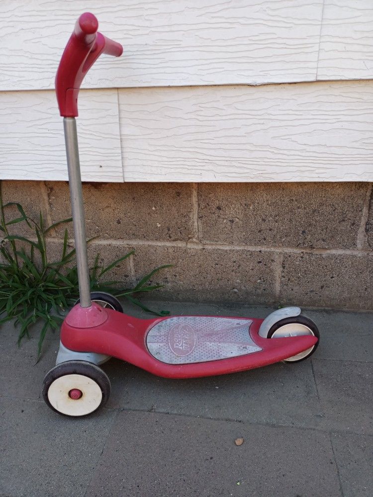 Radio Flyer Kids Scooter