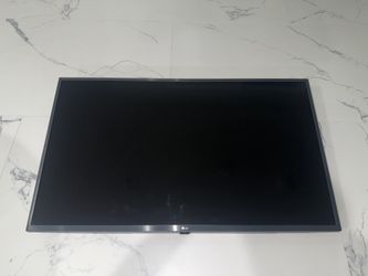 LG 43” 4K Smart TV (43UM7300) – Clean, Works Perfect