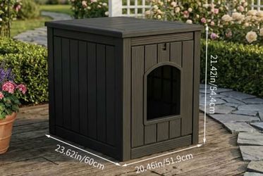Plastic cat house/litter box cover