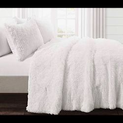 New Full Size Comforter and Pillow Cases 