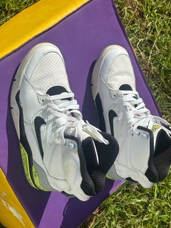 9.5 Nikes