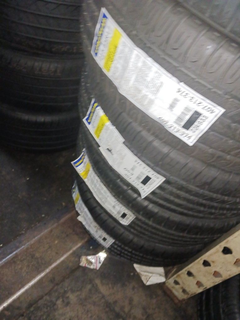 Set Of 4 Goodyear Assurance All-Season 215/55R16 93H New goodyear 215/55R16  set of 4 tires
