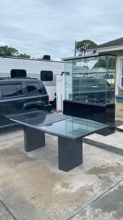 China Cabinet / Chinero and Table