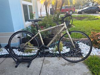 🚴 Trek 7.2 FX Hybrid Bike – 17.5" Frame – 700c Wheels – 24‑Speed – $185