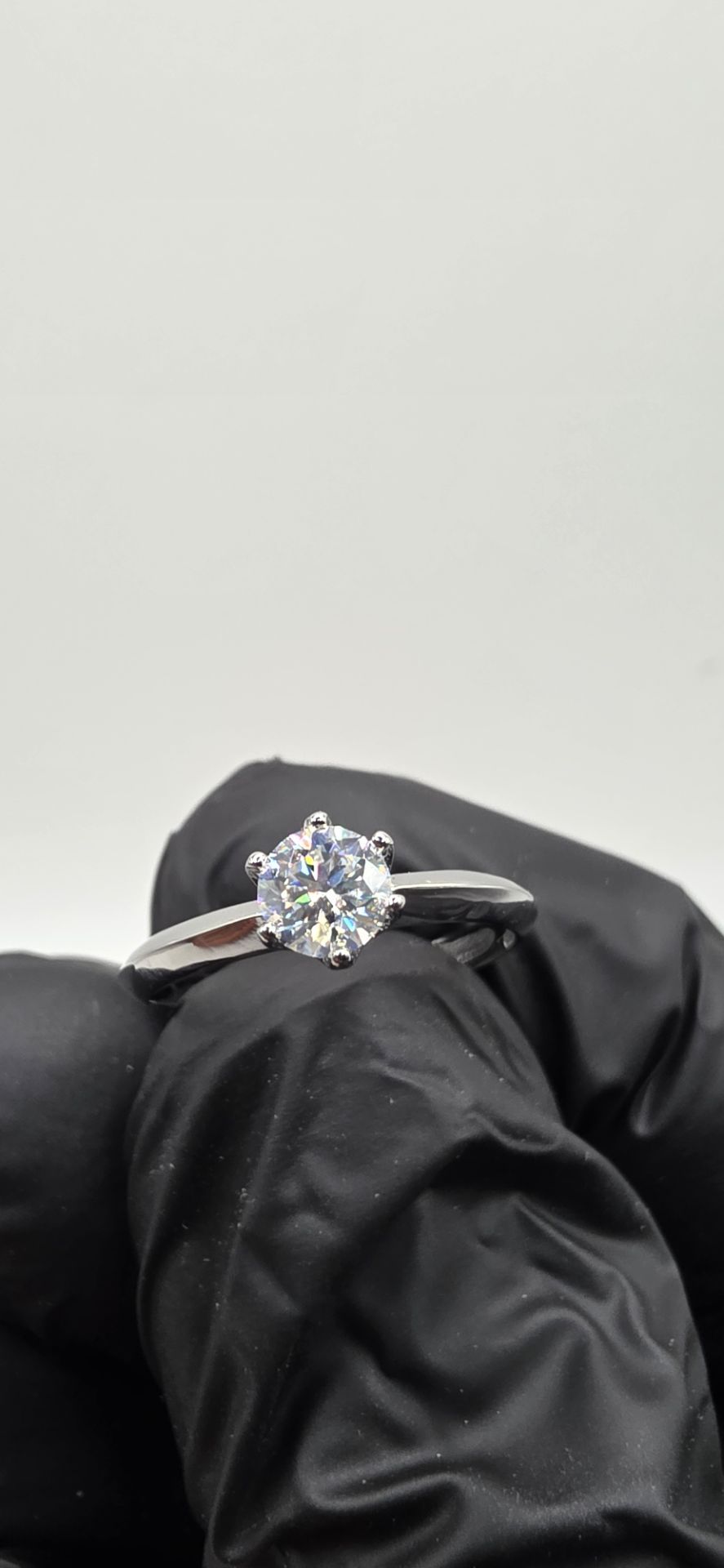 Vvs1 engagement ring