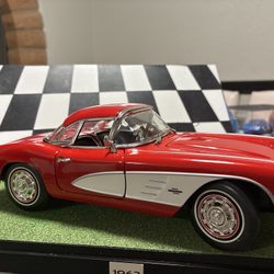 1961 Chevrolet Corvette Die-Cast Model Car – Collector’s Item with Display Case 