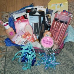 Gift Baskets & Goods For Sale 