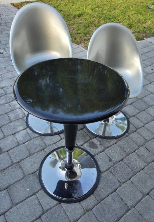 Bar Stools and Table