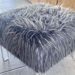 Square Ottoman In Gray/White Fur 