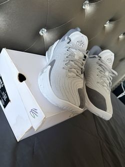 Nike white & grey Steph Curry basketball shoes #basketball #sneakers