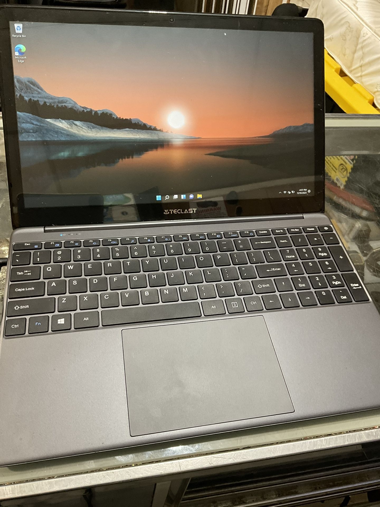 TECLAST LAPTOP SAME COMPANY AS GATEWAY  128GB SSD 14 Inch IN GOOD CONDITION 