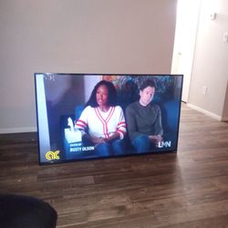 65 Inch Smart Tv Visio Light Blue Spot On The Screen But Still In Good Condition 