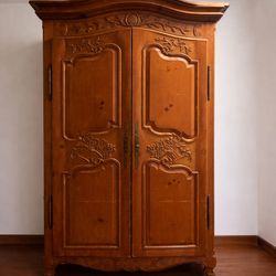 Wooden Dresser – Solid & Clean