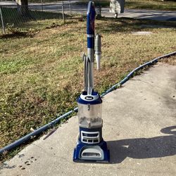 Shark Navigator Deluxe Lift Away Vacuum With 2 Tools