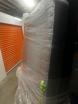 Queen size Serta Matress