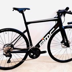 Small 51cm 2022 BMC Teammachine SLR02 FIVE Disc Brakes Shimano Full Carbon Road Bike  51cm Small 2022 BMC Teammachine SLR02 FIVE equipped with a smoot