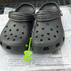 Crocs Men’s size (5) Women’s size (7)
