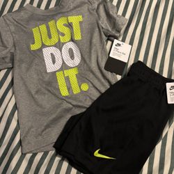NWT Boys Nike XS (4) 2pc Outfit 