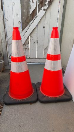 28” orange traffic cones