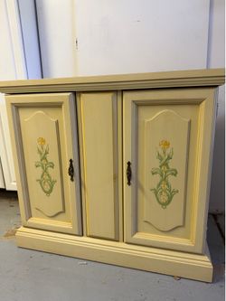 Like new Two door cabinet