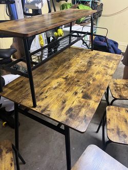 Small Dinning Table/ mint Condition