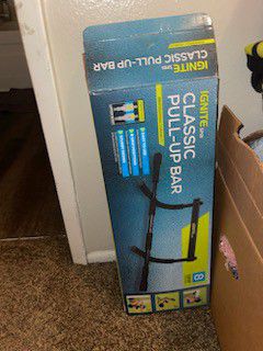 New Pull Up Bar Open Box $15 