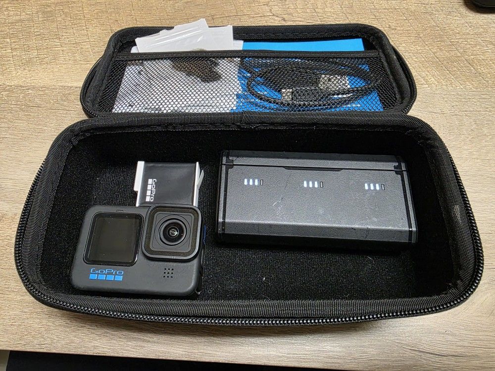 GoPro Hero 11 Black w/4 Batteries