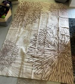 Gorgeous Neutral Floral Modern area rug 6’x9’