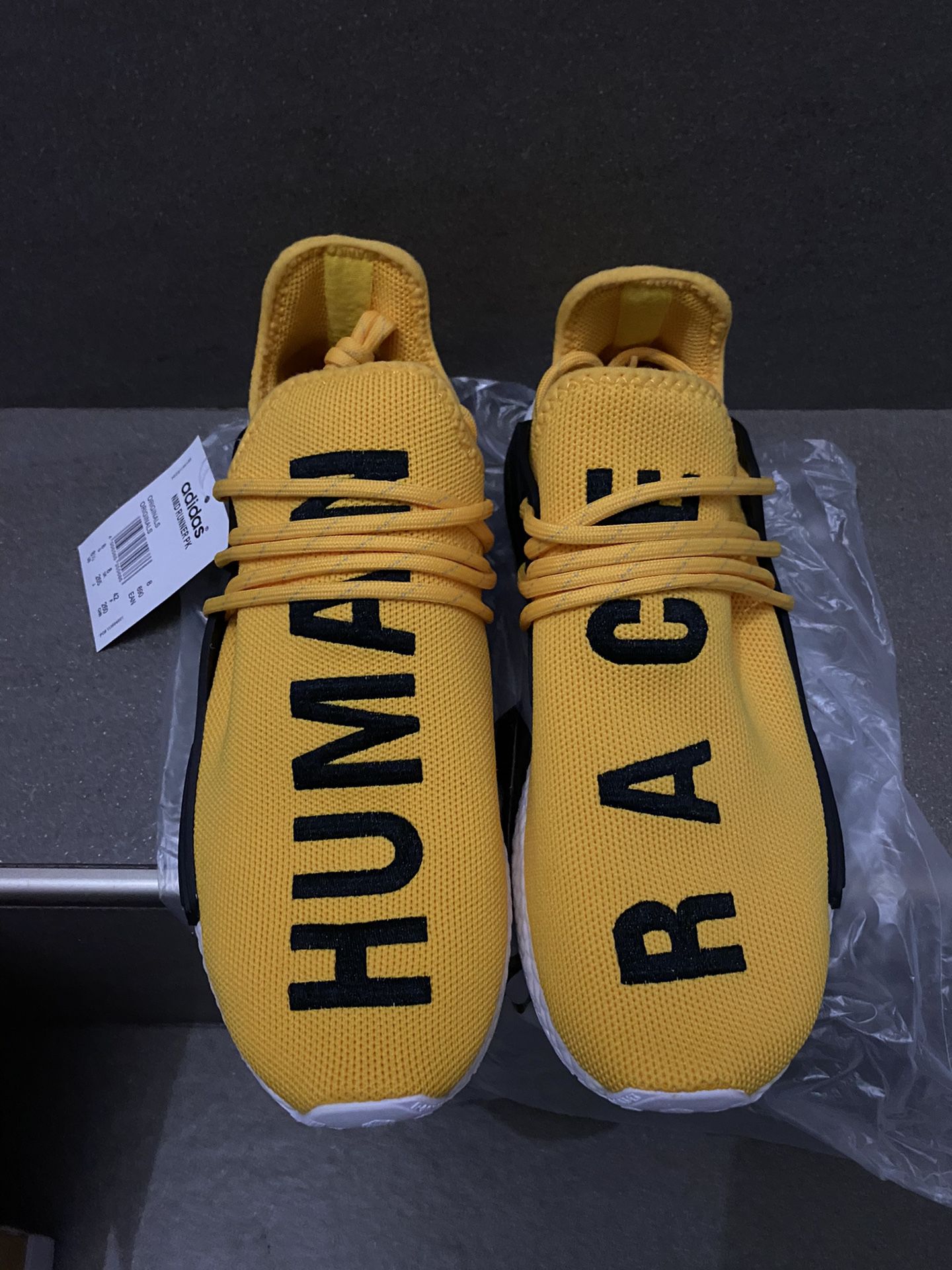 Hamane race Pharrell shoes adidas originals with box !