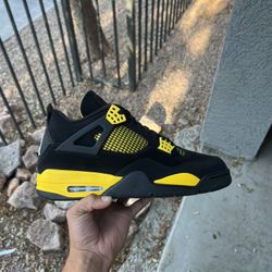Jordan 4 thunder ⚡️  Size 12 $300  