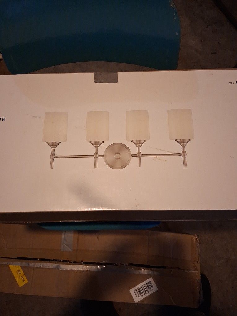 Brand New Bathroom 4 Bulb Vanity Light Bar Brushed Nickel Eoth Frosted Glass
