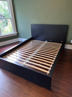 IKEA queen bed frame like new excellent condition